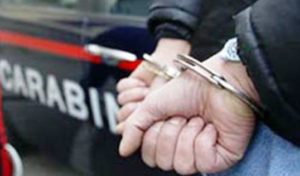 arresti carabinieri e1499450161541 300x176 LATITANTE IN SPAGNA MA POSTA FOTO SUI SOCIAL, PRESO DAI CARABINIERI