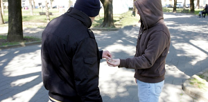 DROGA: ARRESTATI SPACCIATORI