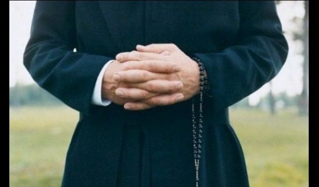 Matrimonio preti PRETE DENUNCIA RICATTATORI SU VIDEO HARD, LA DIOCESI: CHIEDIAMO LA SOSPENSIONE TEMPORANEA