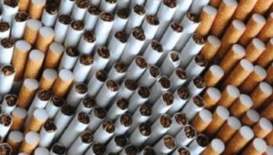 sigarette 300x170 NAPOLI, FERMATO CONTRABBANDIERE DI SIGARETTE CON PIU DI UNA TONNELLATA DI MERCE