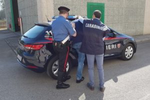 arresto CC 1 1 300x200 FURTO AGGRAVATO E DANNI DOPO INCENDIO, IN CARCERE PREGIUDICATO