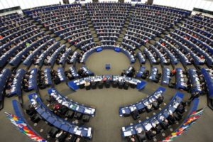 Parlamento europeo 300x200 BREVE STORIA TRAGICA DEGLI EUROPARLAMENTARI CAMPANI, III PUNTATA: I POLITICI CAMPANI NEL PAESE DELLE MERAVIGLIE PARTE I