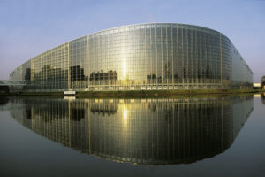 parlamento strasburgo 300x200 STRASBURGO, RAGGIUNTO ACCORDO SU SALARIO MINIMO. GEMMA (M5S): LITALIA NON SI FACCIA TROVARE IMPREPARATA