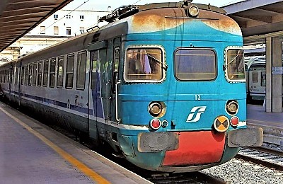 Treni Regionali Campania LA VERGOGNA DEL TRASPORTO PUBBLICO IN CAMPANIA: RITARDI, SOPPRESSIONI, LENTEZZE E AFFOLLAMENTI