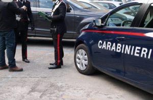 carabinieri posteggiatore abusivo 300x196 CARABINIERI SEQUESTRANO IMMOBILE OCCUPATO ABUSIVAMENTE A CASTEL VOLTURNO