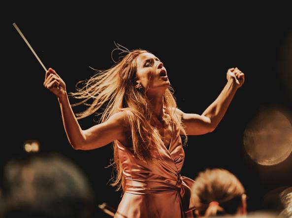 Beatrice Venezi una delle più giovani e famose bacchette rosa al mondo LE DONNE E LA MUSICA