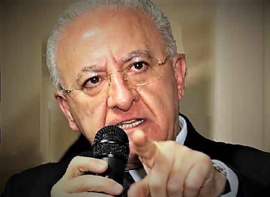 deluca8 fg Sportello Lavoro…De Luca condanna le “clientele politiche”…emozionante!…