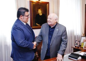 Gorbaciov Iovino 1 300x212 GORBACIOV: IOVINO (REAL INSIDE MAGAZINE), MAI COME ORA FONDAMENTALE RICORDARE IL SUO IMPEGNO PER LA PACE