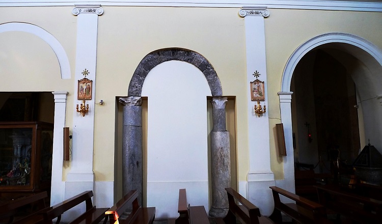 La navata della chiesa di san Lorenzo in Casolla  Arco medievale AL MUSEO MICHELANGELO PASSEGGIANDO NEL MEDIOEVO A CASERTA
