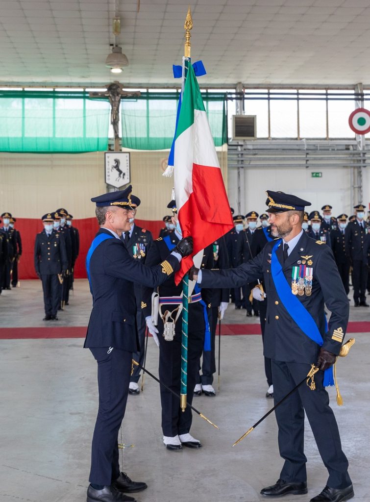 Passaggio della bandiera di guerra 755x1024 CAMBIO AL VERTICE DEL 9° STORMO “F. BARACCA” DI GRAZZANISE