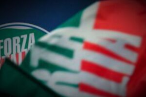 bandiera forza italia  300x200 FI CAMPANIA, I VICECOORDINATORI PROVINCIALI: DA GUANCI ACCUSE GRATUITE