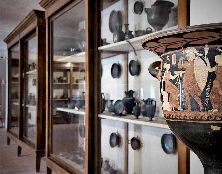 museo campano NUOVI ESPOSITORI NELLA SEZIONE VASCOLARE DEL MUSEO PROVINCIALE CAMPANO DI CAPUA