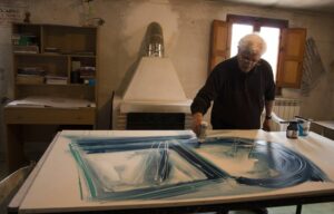 Antonio Del Donno nel suo studio 300x192 CASAGIOVE, MOSTRA DELLE OPERE DI ANTONIO DEL DONNO